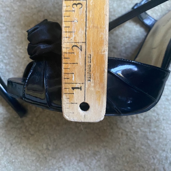 Faux Patent Leather Open-toe Shoes with Rose Detail, Size 8 - Picture 8 of 8